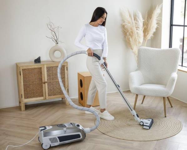 RICHTER S115 vacuum cleaner in use