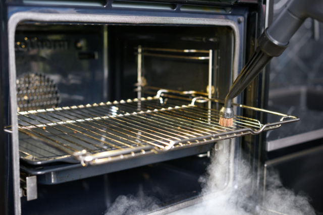 Zsíros felületek takarítása száraz gőzzel - otthoni gőztisztító - Richter